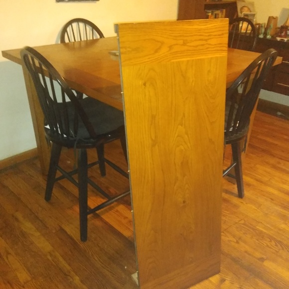 Beautiful dining room table and chairs - Picture 2 of 3